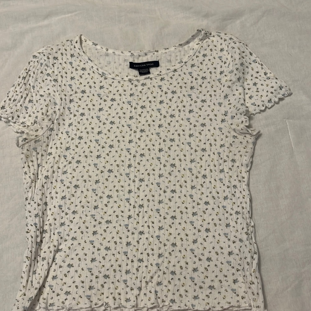 American eagle short sleeve fitted floral tee
